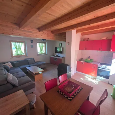 Bella Vlasic Holiday home *